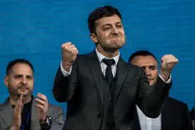 日本向乌提供军用物资，俄军恢复进攻，泽连斯基真把战争当戏演？图片