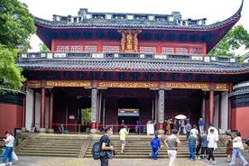 岳飞的坟墓就在西湖边，建造于南宋时期，门票25元，你来过吗？图片