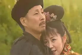 重温《康熙王朝》，才顿悟康熙当着胤禔的面与宝日龙梅云雨的隐情图片