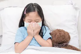得了肺炎的孩子不能洗澡吗？家长应该怎么照顾，才能快点康复？图片