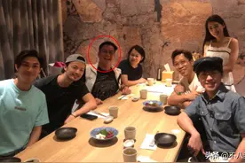 为私生子把原配逼到出家的谭咏麟，如今72岁儿子却不在身边图片