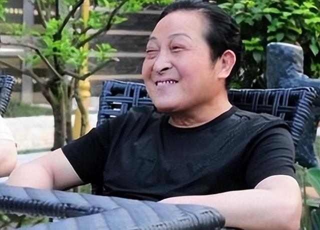 大师王林为多位女明星“床上开光” 让她们洗干净身体，在身上画符
