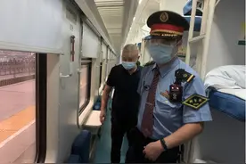 为何火车上的卧铺是男女混住，谁来保障女性安全？列车长给出答案图片