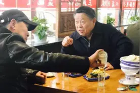 北京2大爷比存酒，1个存五粮液，1个存飞天，20年后开瓶谁输了图片