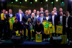 巴西02世界杯冠军成员再聚首！王牌中场胖到完全认不出 远超大罗图片