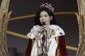 女爱豆红了就闹罢演？然而围观群众都在叫好图片