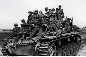 二战初期德军发起的“闪电战”！原来是围绕“三号坦克”制定的图片