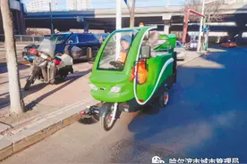 “小绿”吸尘器上街，专清城市卫生死角！图片
