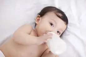 奶粉不溶解，奶粉结块……关于奶粉的5个常见问题，一次说清楚图片