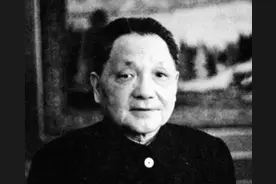一代伟人邓小平，功成名就后为何九过家门而不入？邓公直言：我怕图片