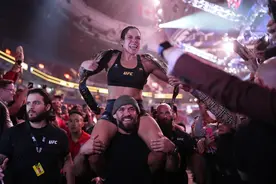 UFC女子第一人宣布退出！图片