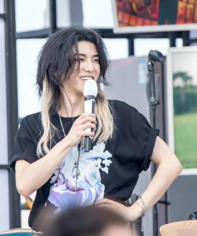 圆脸都喜欢留长遮脸?#男生发型(男生圆脸适合什么发型长发) - 趣测网