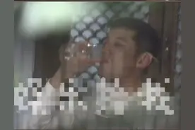 张继科带女友与朋友聚会，只顾自己冷落女友，女方神态自如已习惯图片