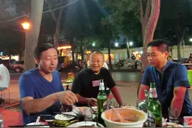 啤酒与白酒可以混着喝？很多人都被骗了，行家：酒这样喝才健康图片