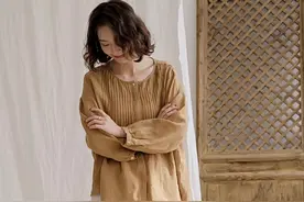 这才是50岁女人该有的夏季穿搭：棉麻衫+阔腿裤，优雅知性又得体图片