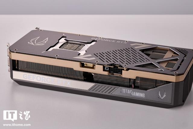 索泰RTX 5090 D v2 24GB SOLID OC显卡图赏：棱角风性能“硬汉”