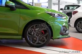 全新福特嘉年华ST正式复活，1.5T+6MT，颜值暴增，时尚又帅气图片