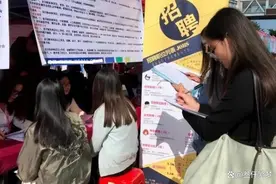 女模特贪图高薪被骗到迪拜兼职，被榨干最后一点价值后崩溃图片