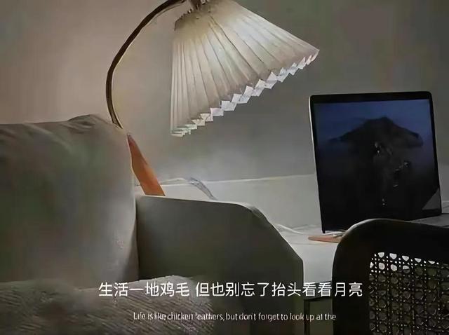 朋友圈情感文案图｜所有的消息都没有了，连晚安也没有了