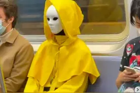 纽约地铁，布道大叔和同性恋小哥吵架，吵着吵着成了rap前奏？图片