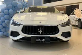 22款Ghibli 3.0TModena：350马力+8AT玛莎拉蒂C级轿跑，落地超95万图片
