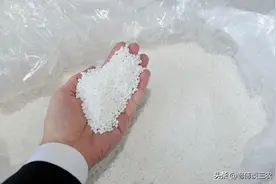 买尿素是大颗粒好，还是小颗粒好，有区别吗？其中的学问非常大图片