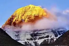 一座神山——冈仁波齐峰图片