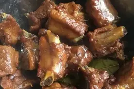 全小区都在寻找一锅排骨 也在寻找一份素质图片