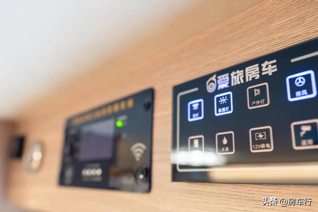 爱旅490拖挂房车_国产拖挂式房车那家强_干湿分离房车设计