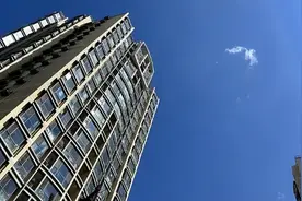 30万可买人才身份？韩国反美集会；王者荣耀7月收入超2亿美金；成都常态化核酸不再免费图片