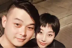 我，当了22年富家女，家道中落父亲离世，我替他还债2000万图片