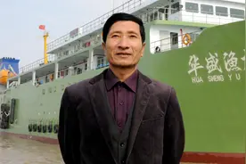 浙江一大叔造出“世界第一民用航母”，能够直接将日本渔船撞翻图片