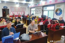 在家吹奏扰邻 社区腾出场地图片