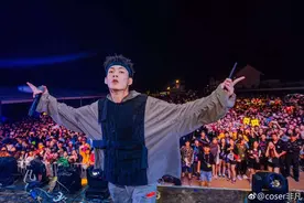 贝贝制造了中文说唱圈的疯狂一夜图片