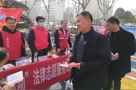 卧龙区公共法律服务中心 ：开展“法律援助+义工”志愿法律服务活动——走进卧龙岗街道图片