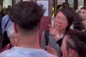 两“母女”插队发飙？当事人回应图片