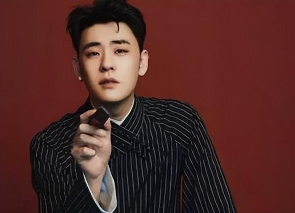 张云雷：大难不死，高台坠落险些丧命，同行李欧为何被扫地出门？