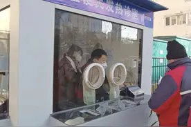 家门口就诊！核酸采样亭变身发热诊室！图片