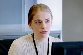 悬疑故事：灵异主播小雷，发现一条手臂被埋土中，手上戒指不见了图片