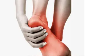 走路脚后跟疼是怎么回事？提醒：可能与这4种病有关，别拖延时间图片