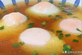 圆润的水煮荷包蛋，记住两个诀窍，圆润无白沫，简单不失败图片