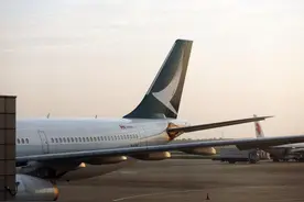 国泰A350引擎故障须全面检查，香港24对航班取消图片