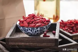 男人长期用枸杞煮水，身体会出现什么变化，中医告诉你图片