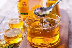 最好不要吃两种油！想要身体好，不患癌，一定要少吃，别不当事图片