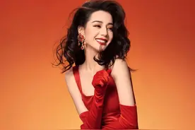 迪丽热巴红裙卷发复古造型，穿吊带红裙配黑丝性感妩媚，美艳动人图片