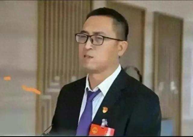 8月27日下午,又有15被查落马,个个贪得无厌,履历完美