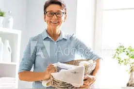 单身老人雇保姆是为了什么？52岁保姆坦言：大多不是为了找人养老图片
