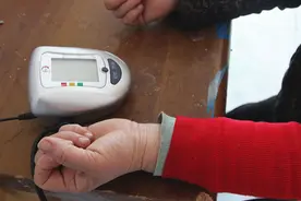 78岁老人，血压为147/68，正常吗？老年人血压多少算正常？了解下图片