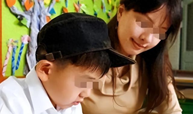 14岁儿子帮妈妈按摩，却按到妈妈敏感部位，儿大要避母！