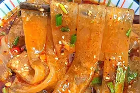 自制宽粉，只需1碗淀粉1碗水，劲道好吃，做成麻酱流汁宽粉真香图片